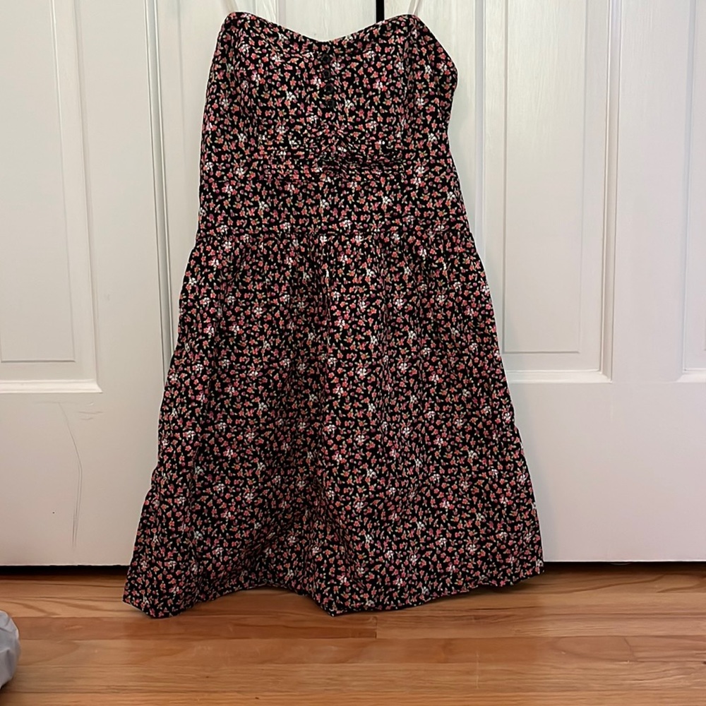 STRAPLESS FLORAL DRESS
